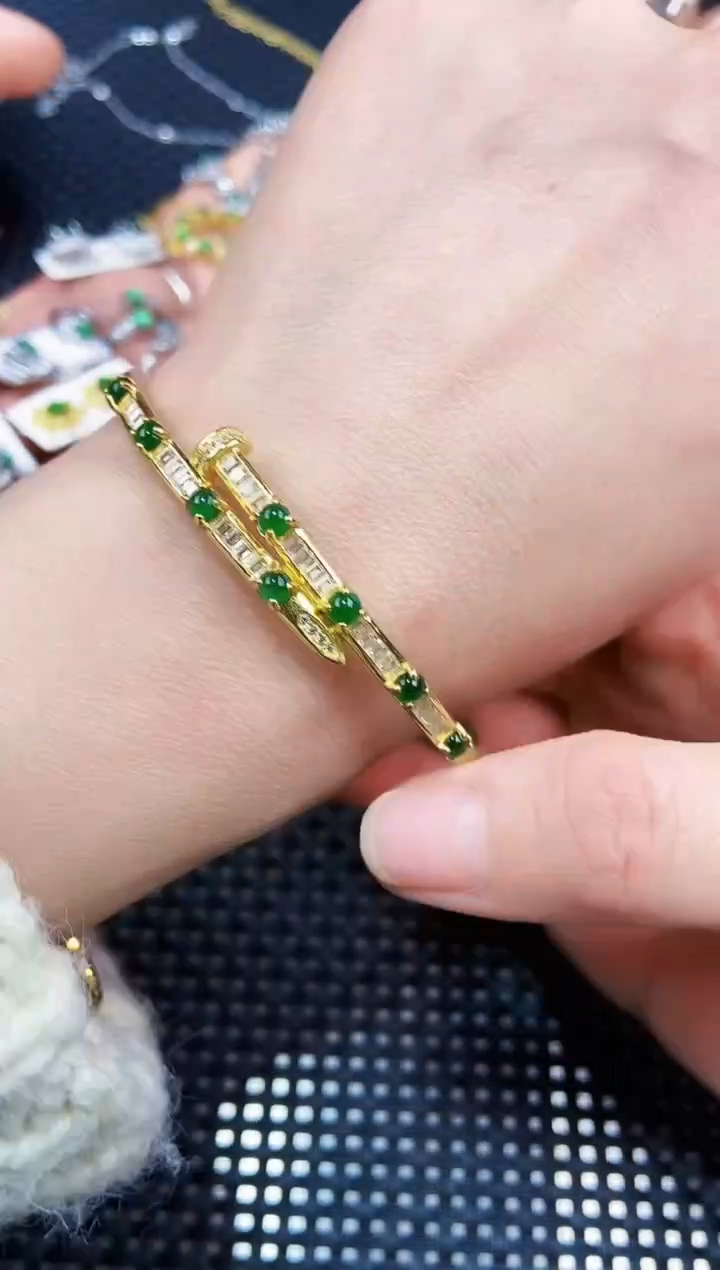 【闪购商品】翡翠手镯未镶嵌11111111