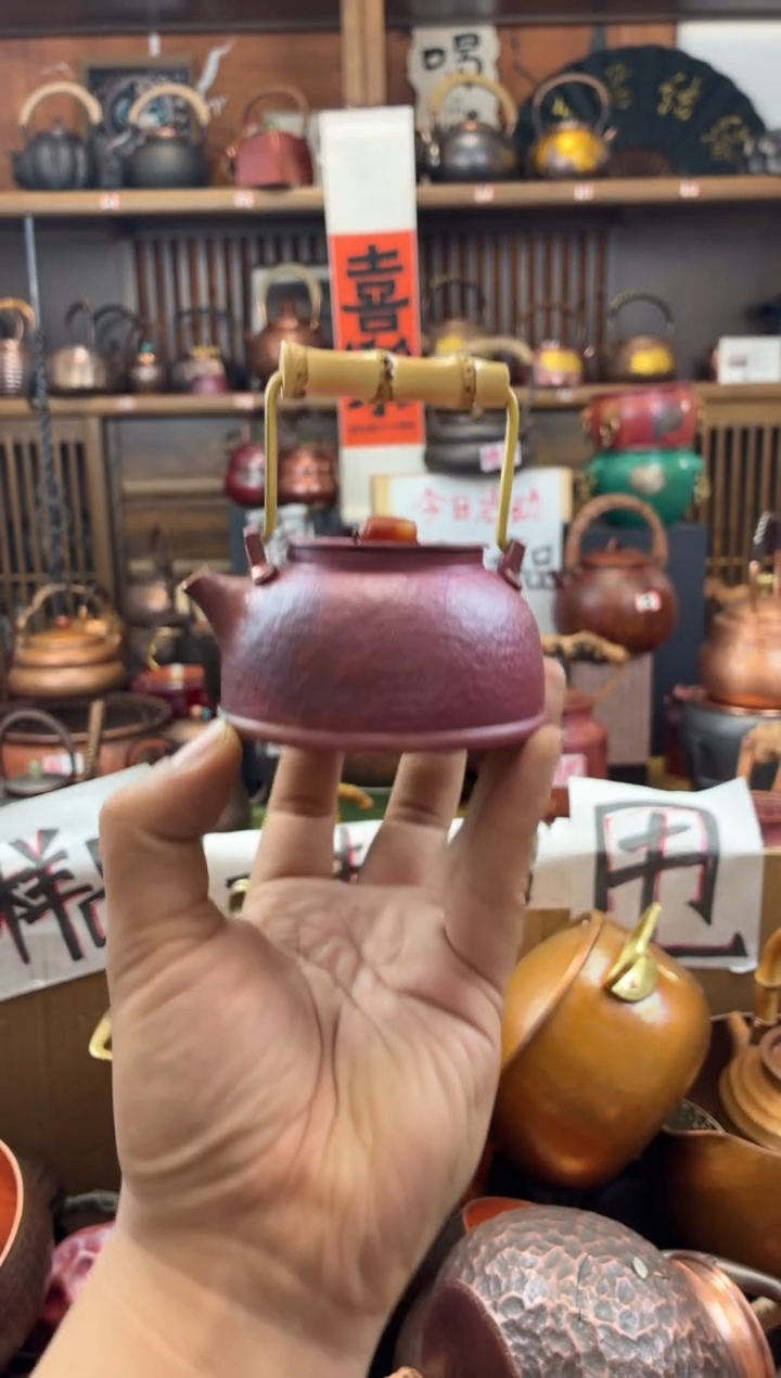 大**雷火烧红石头纹肌理提梁壶   