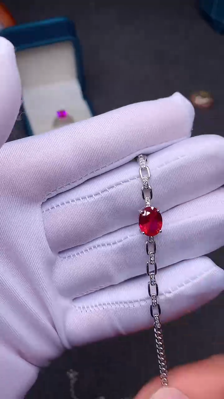 【闪购商品】红宝石手链银S925镶嵌······