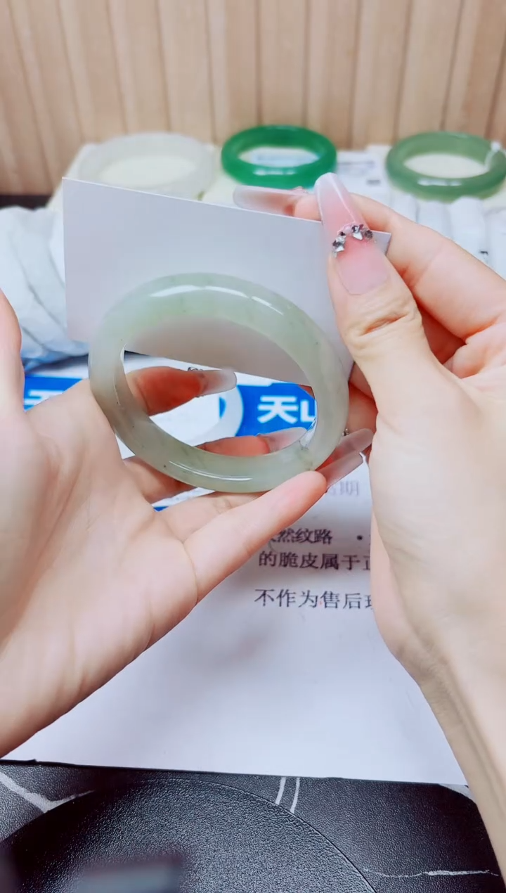石英质玉手镯未镶嵌60/62.2