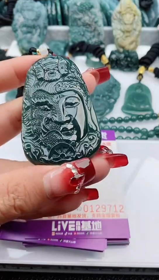 【闪购商品】翡翠颈饰未镶嵌               
