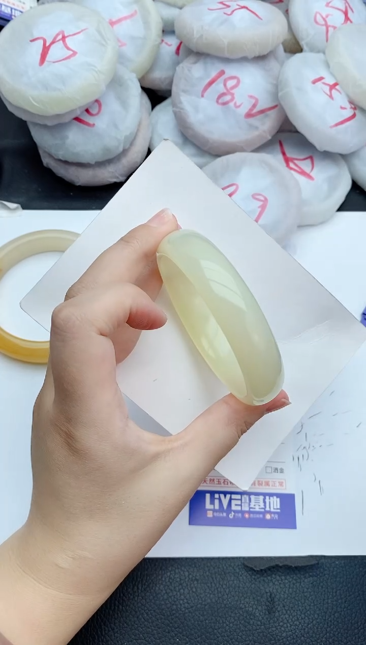 石英质玉手镯未镶嵌124+60/61