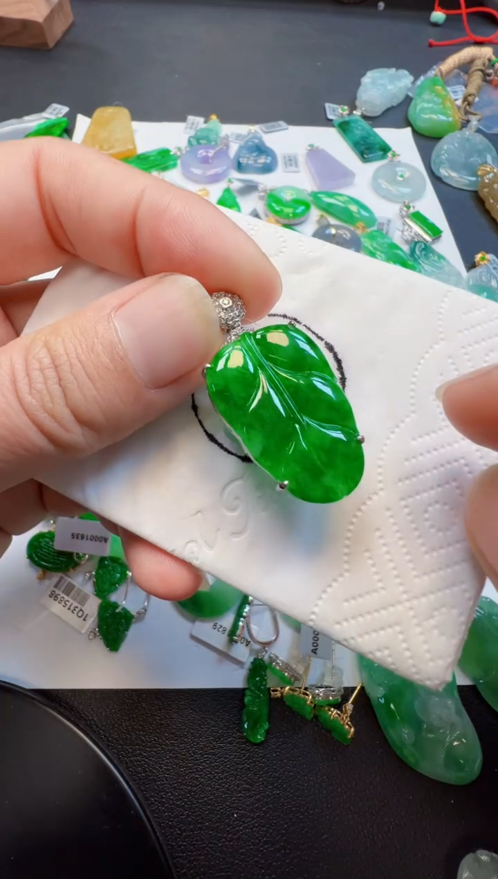 【闪购商品】翡翠吊坠(不含链)18K金镶嵌4980