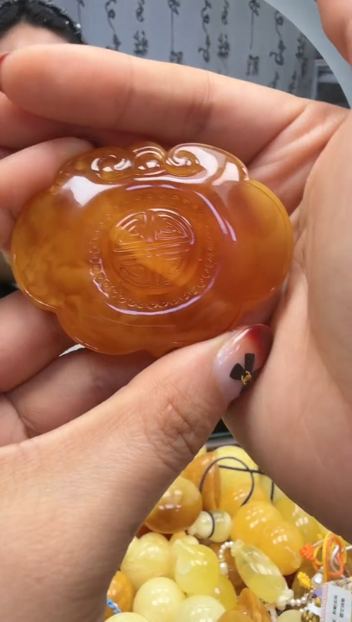 裸石琥珀未镶嵌如图