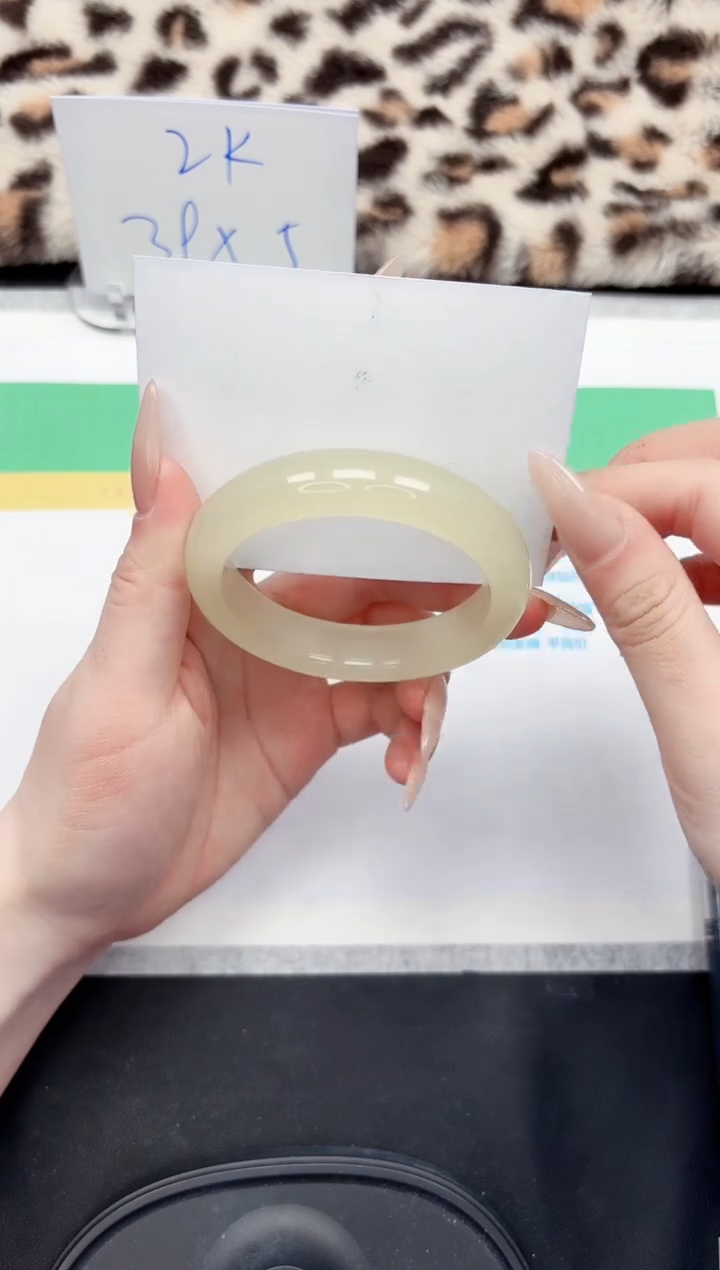 【闪购商品】石英质玉手镯未镶嵌20-58