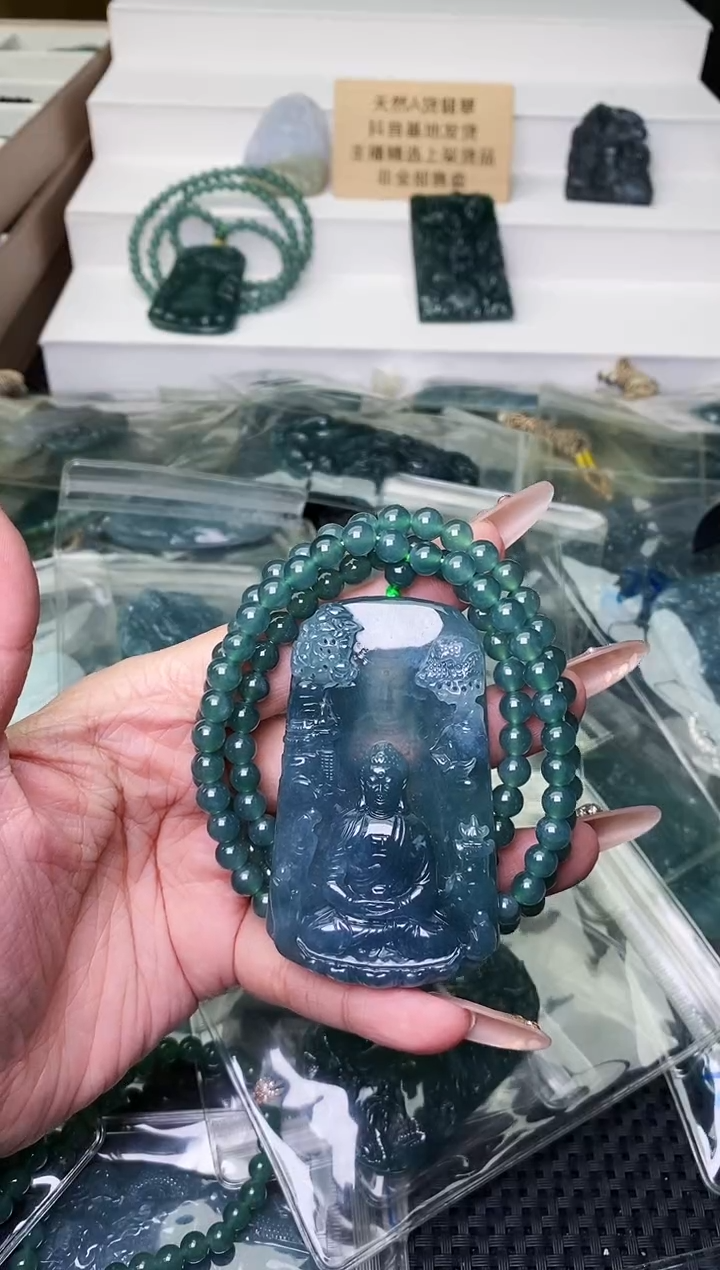 颈饰未镶嵌翡翠 