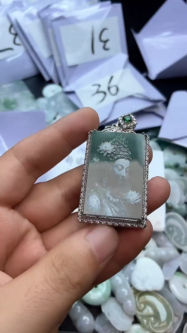 翡翠未镶嵌颈饰有纹有裂介意勿拍