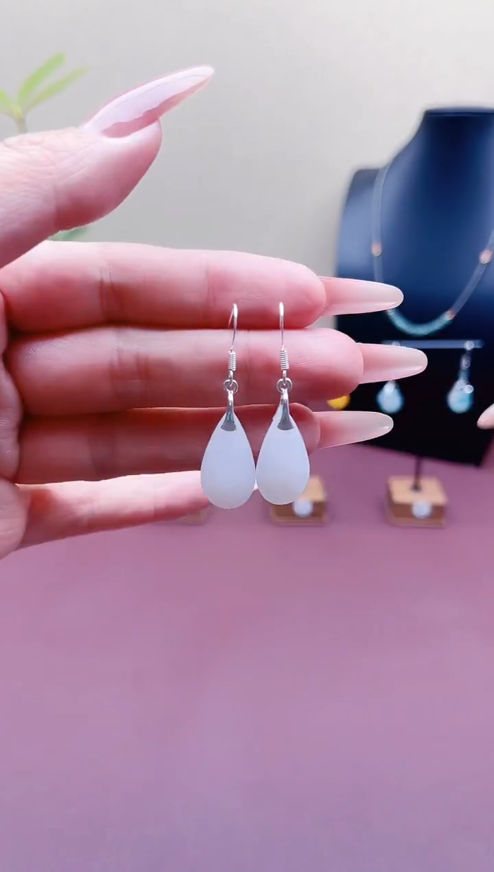 未镶嵌耳饰玛瑙/玉髓白色水滴