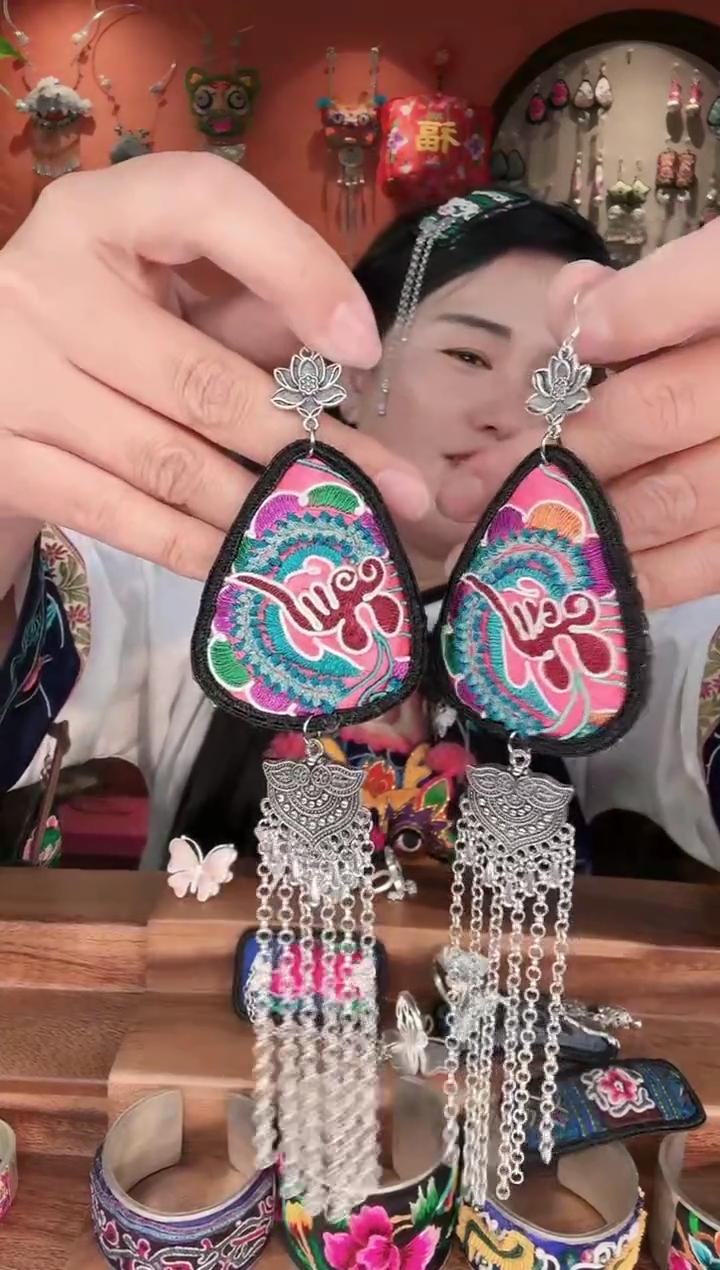 织绣君?手工苗绣刺绣耳环666