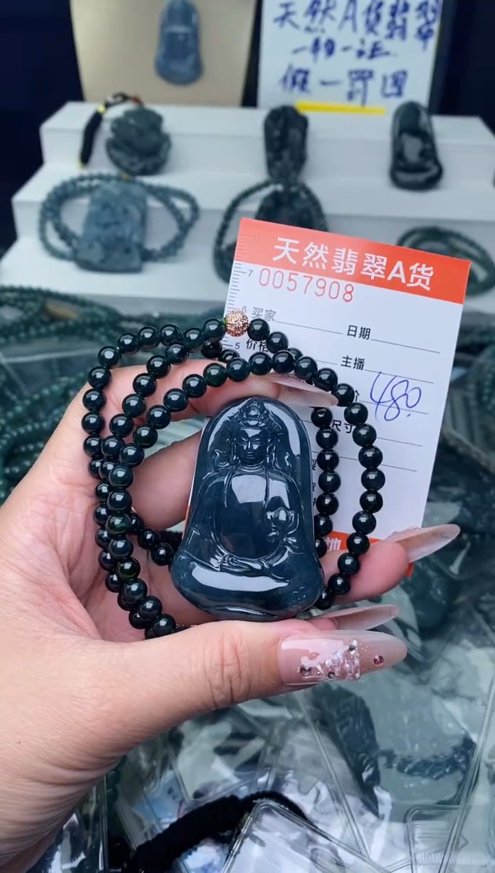 【闪购商品】翡翠颈饰未镶嵌··········