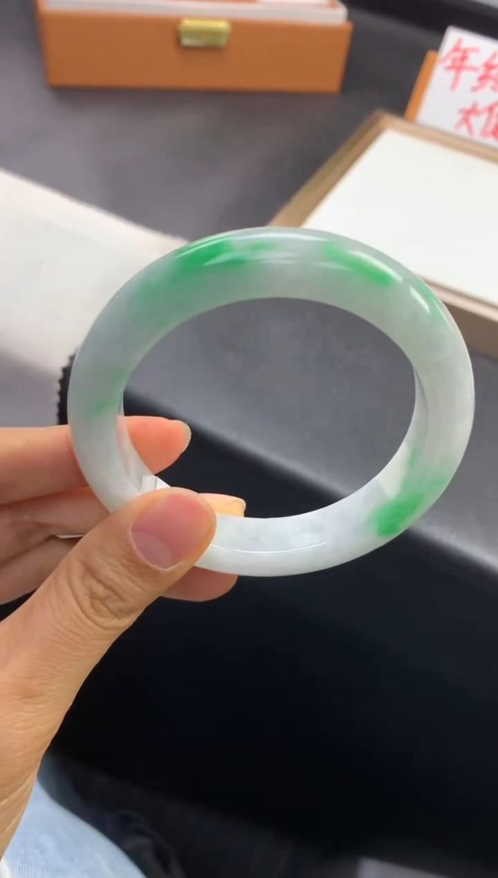 未镶嵌手镯翡翠退货需手镯吊牌标签完好