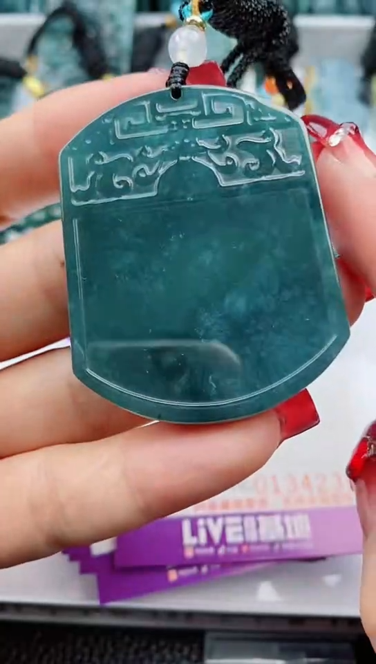 【闪购商品】翡翠颈饰未镶嵌           