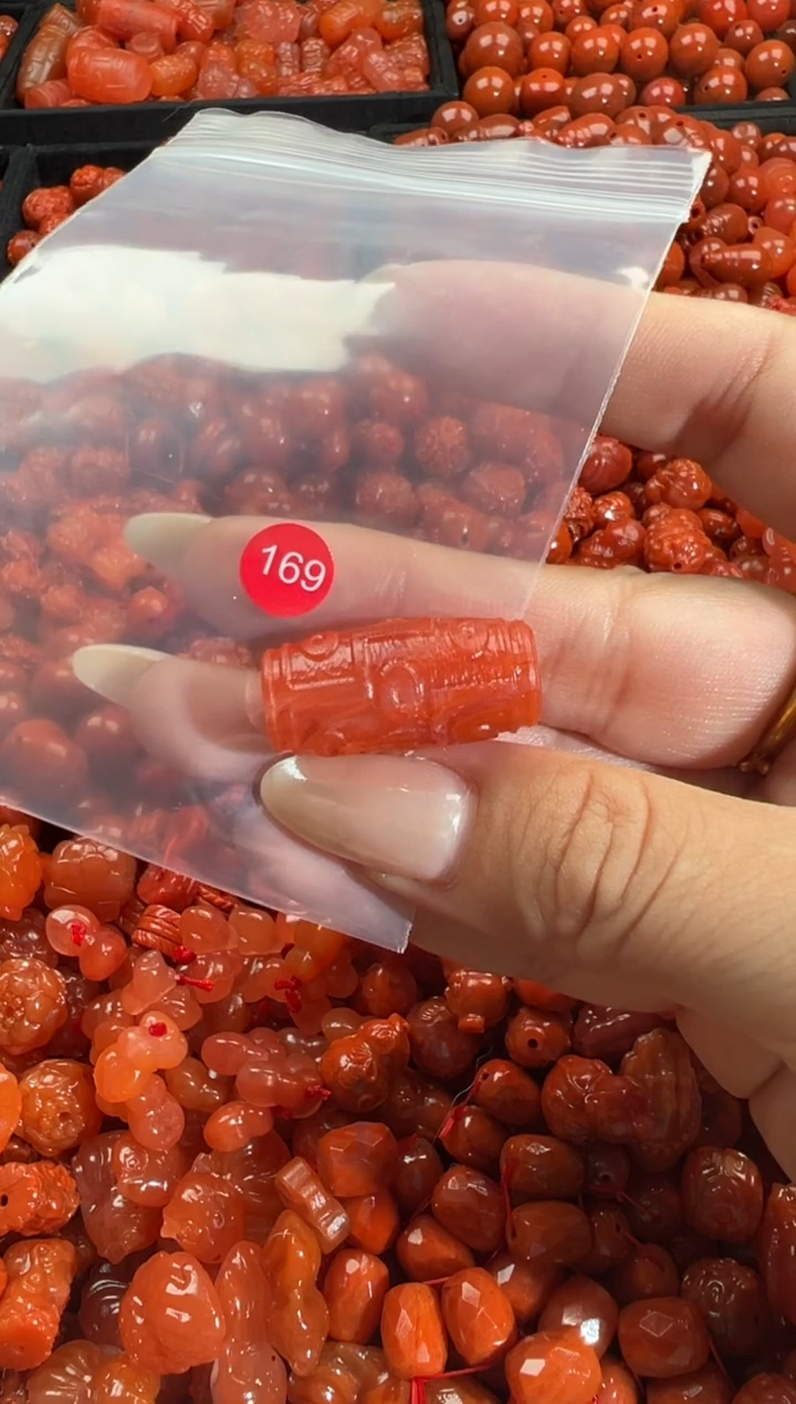 颈饰未镶嵌南红玛瑙1