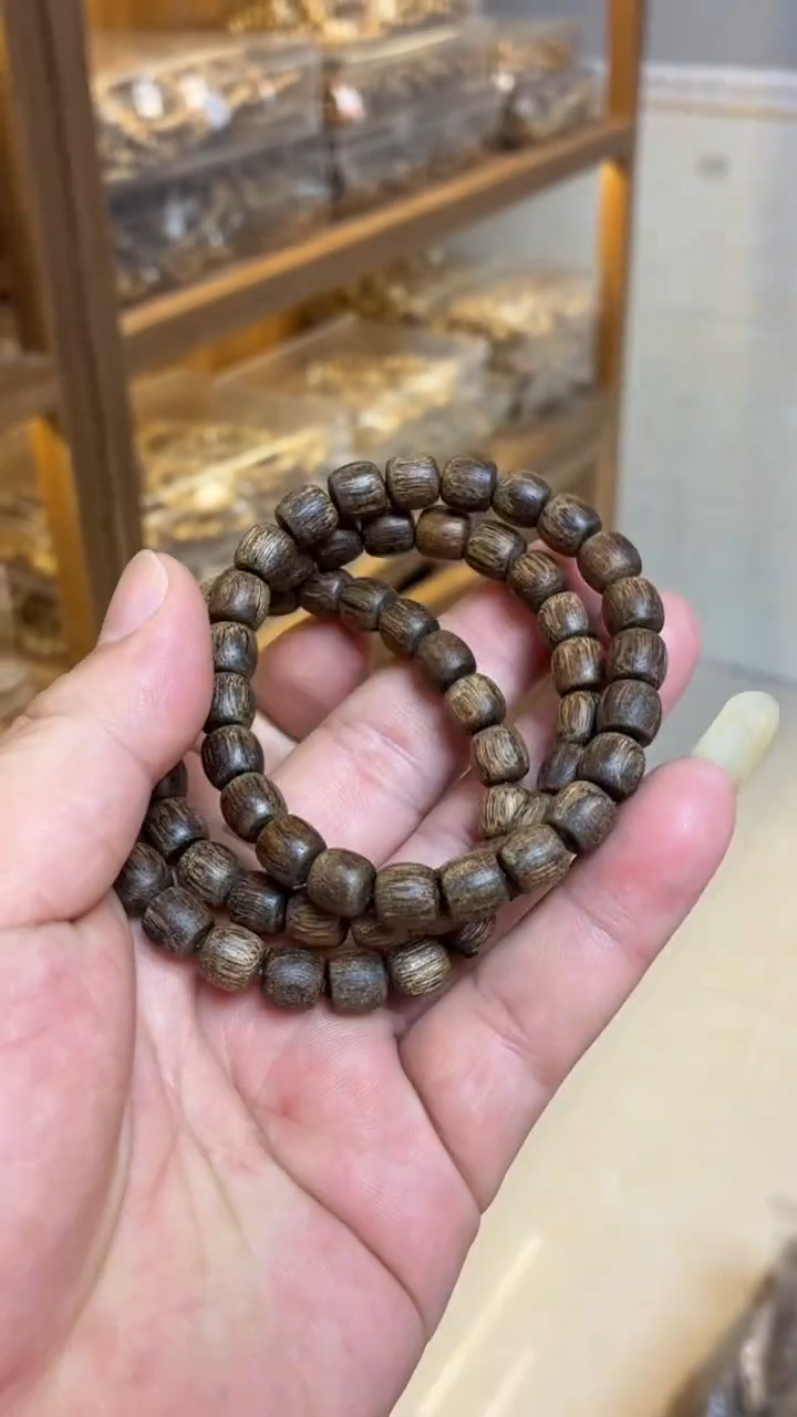 沉香手串 巴布亚沉香老型单圈0.9多样性发其一