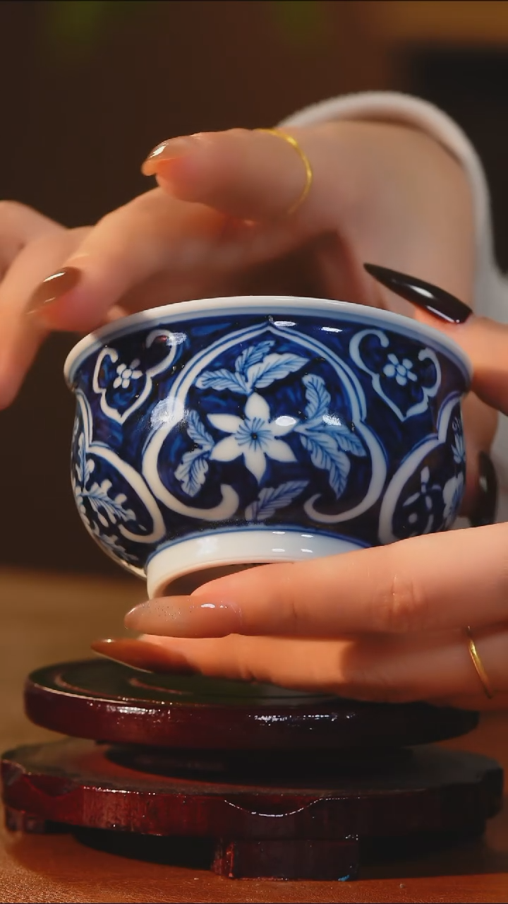 立勤堂青花窗花炉式杯