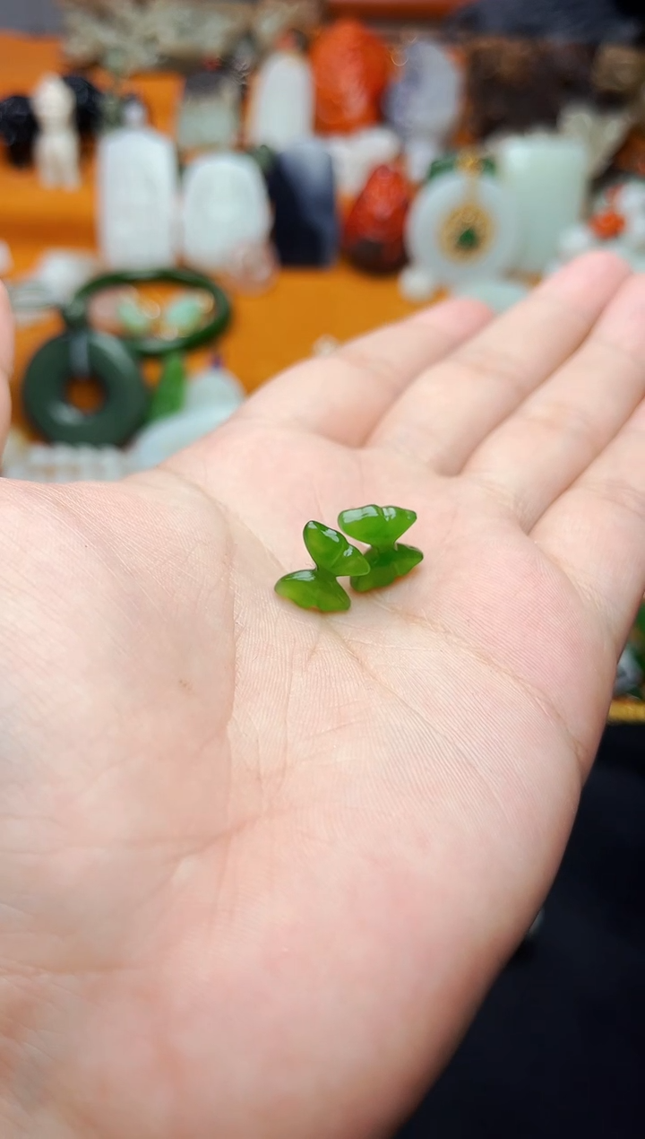 【闪购商品】和田玉耳饰18K金镶嵌蝴蝶耳钉01