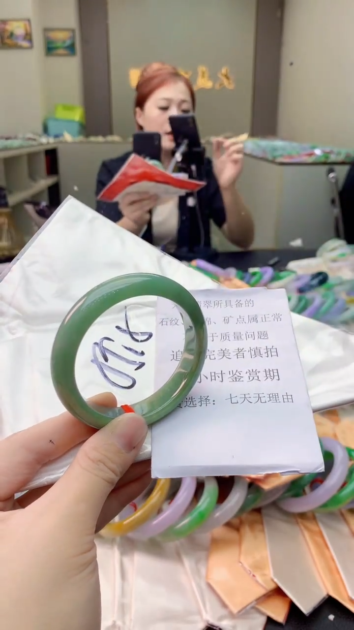 翡翠手镯未镶嵌0381985882