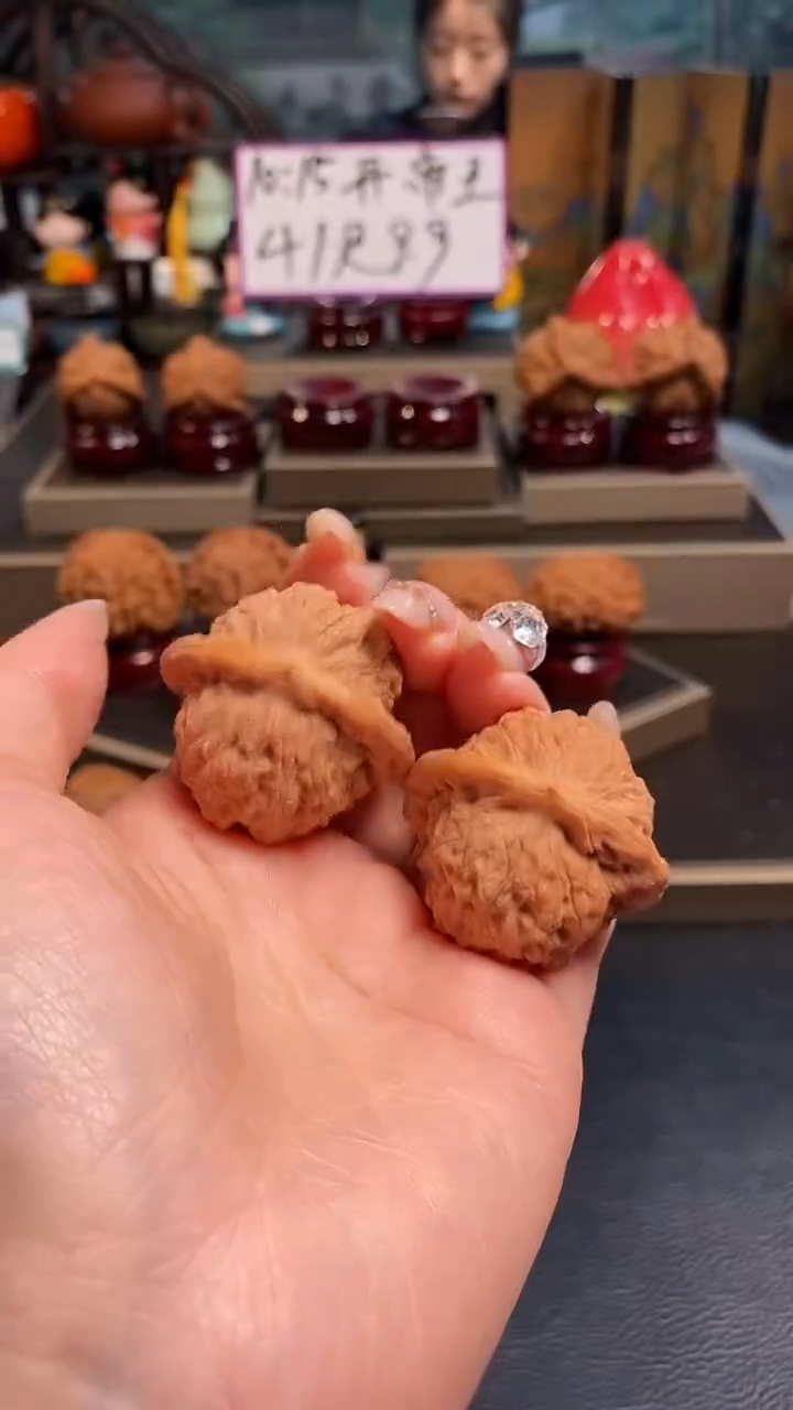 【闪购商品】文玩核桃吊坠A188血麒麟38