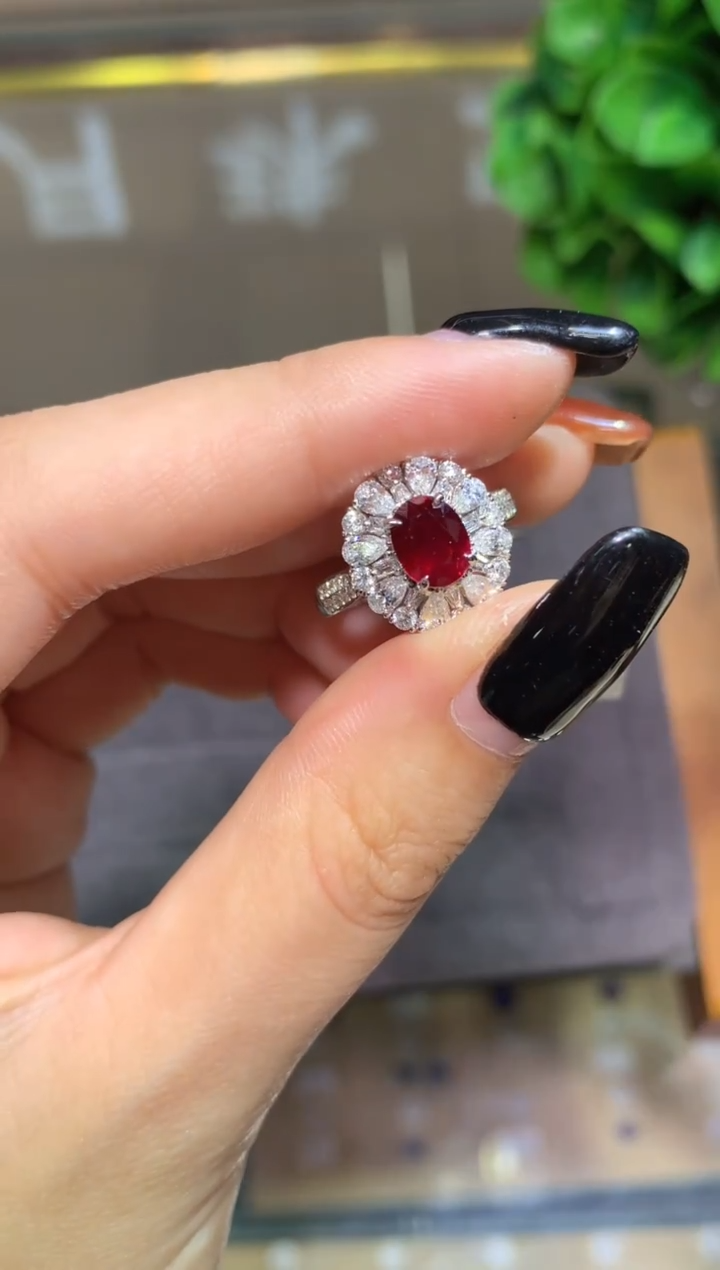 18K金镶嵌戒指红宝石1.39CT