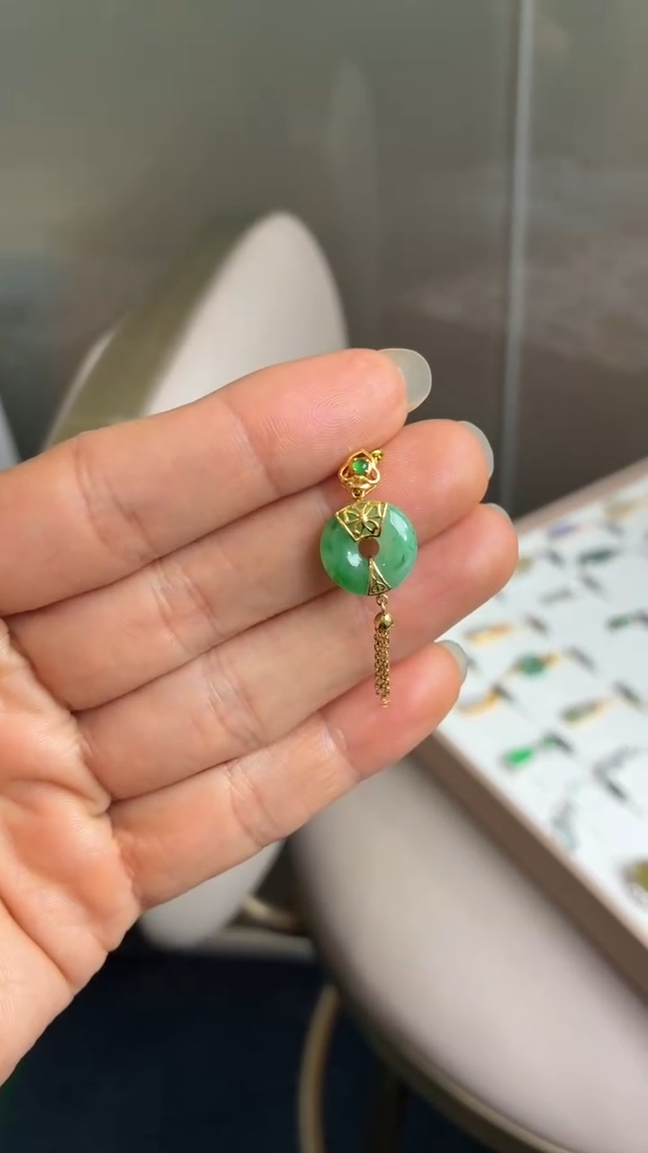 颈饰18K金镶嵌翡翠天然翡翠A货