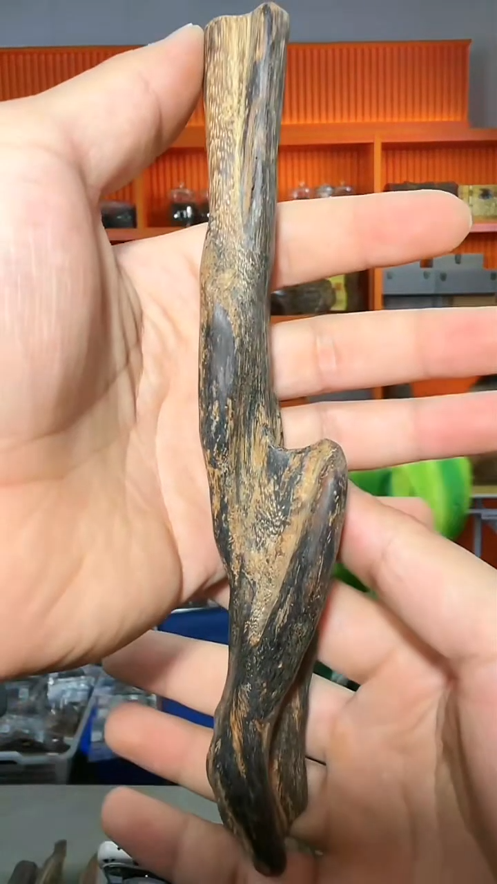 沉香手把件168号红土60g多样性发一