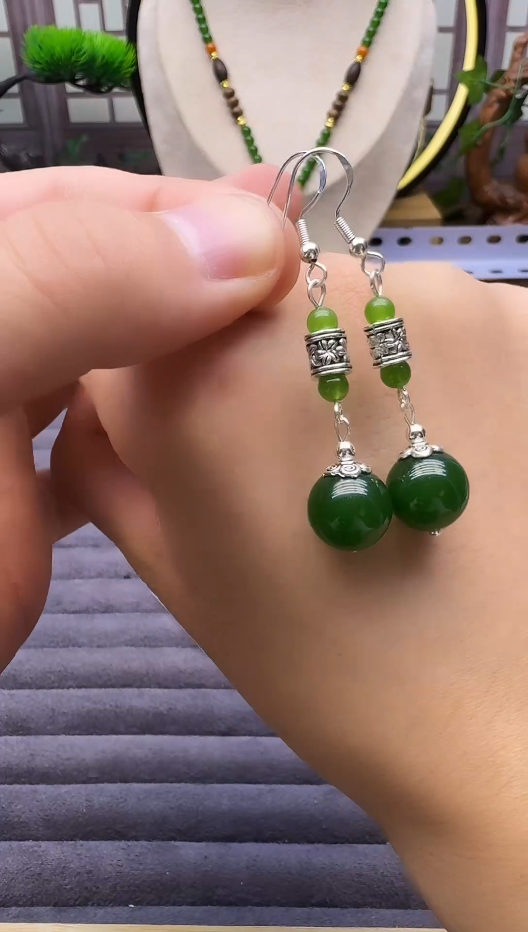 银S925镶嵌和田玉耳饰E69       