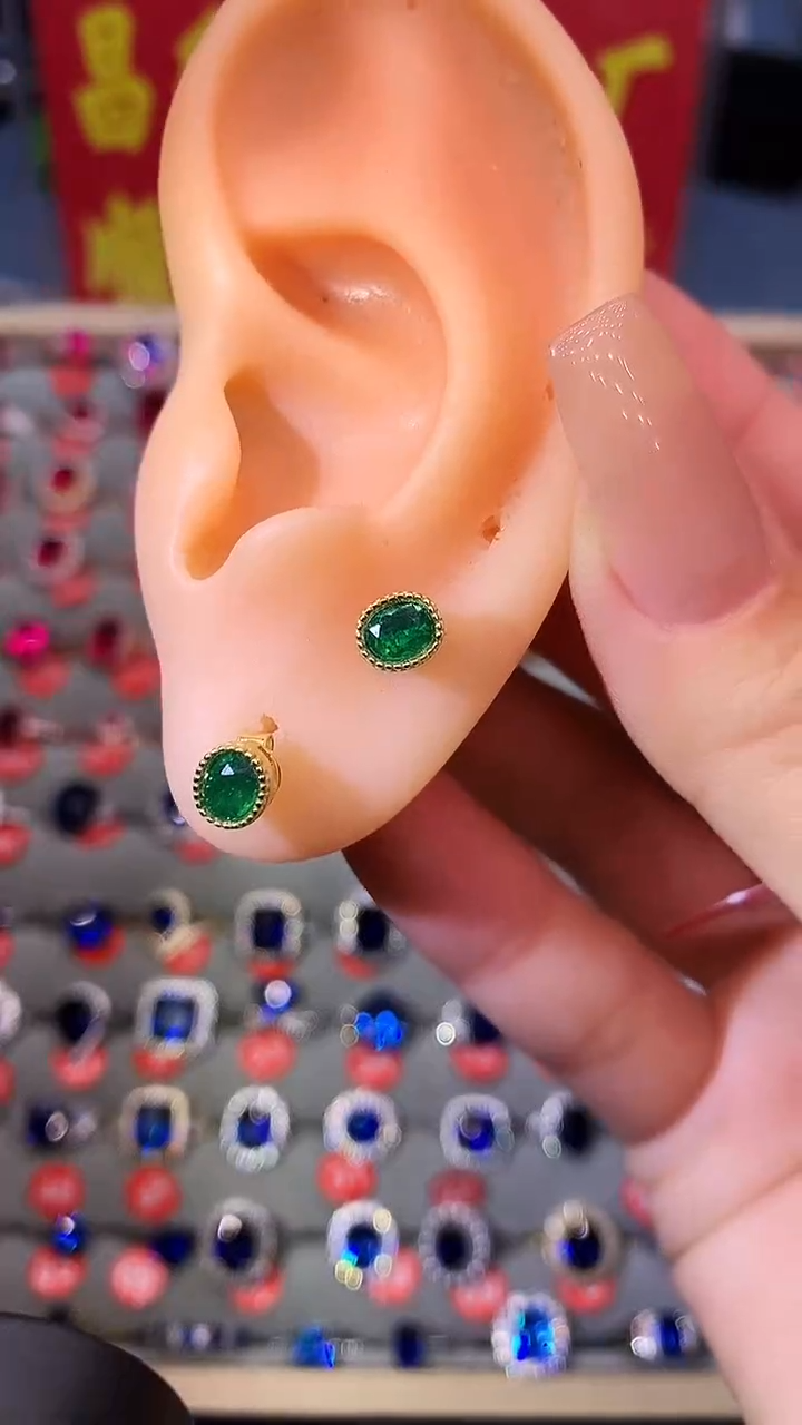 【闪购商品】祖母绿耳饰银S925镶嵌1111