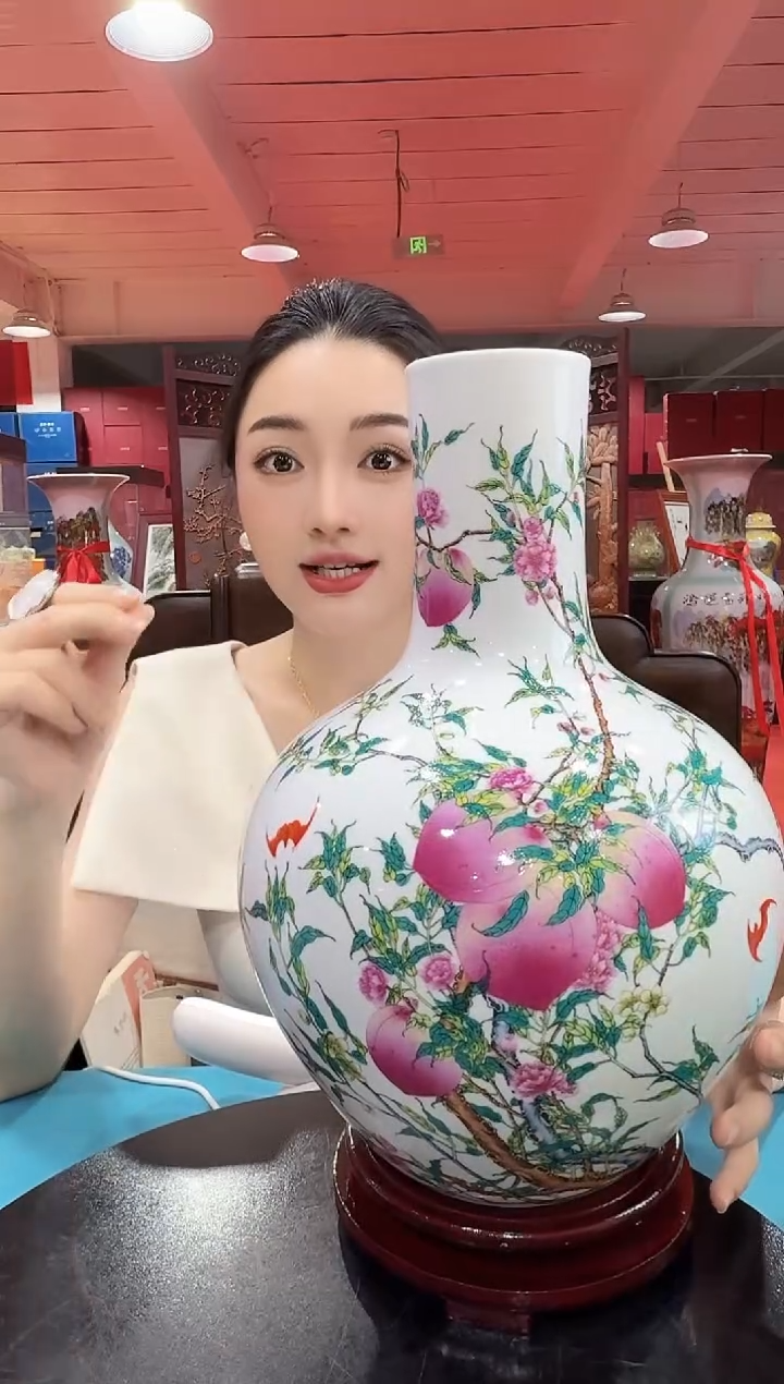 陶瓷九桃五福天球瓶