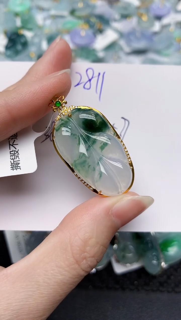 颈饰18K金镶嵌翡翠 天然缅甸A货翡翠百元以上9元证书费自理