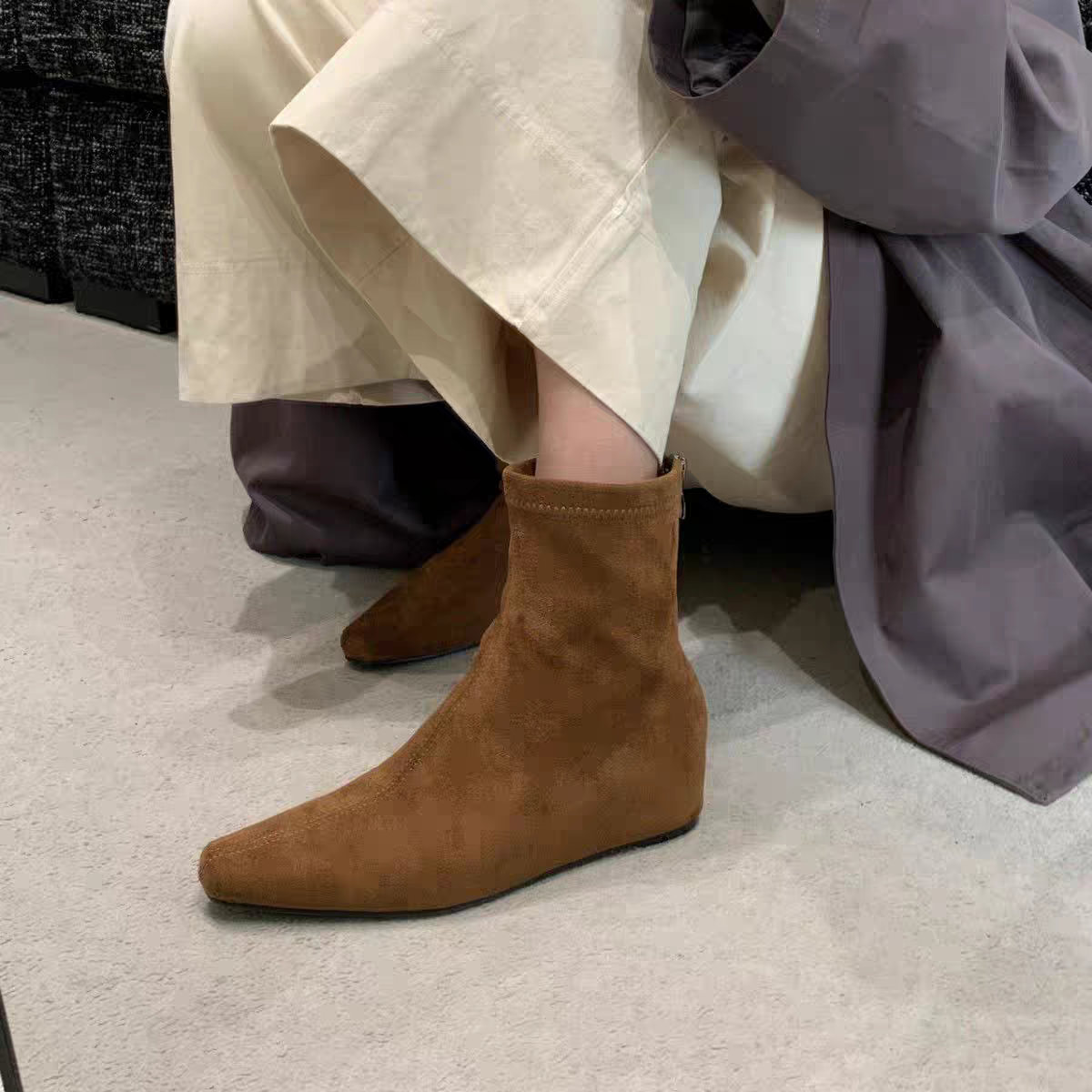 3号店内增高尖头后拉链短靴女靴911-1