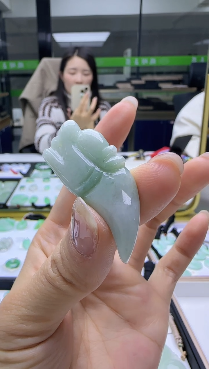 【闪购商品】翡翠颈饰未镶嵌龙牙