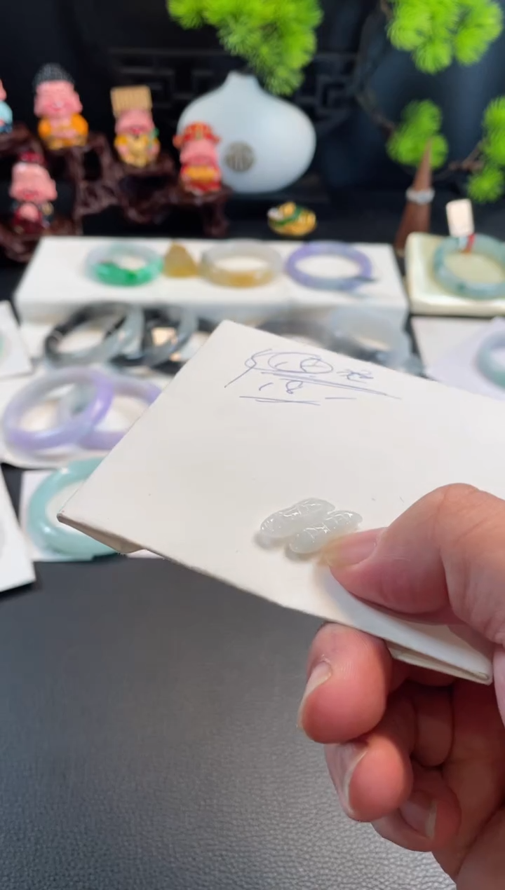 翡翠未镶嵌颈饰·****‧有纹裂