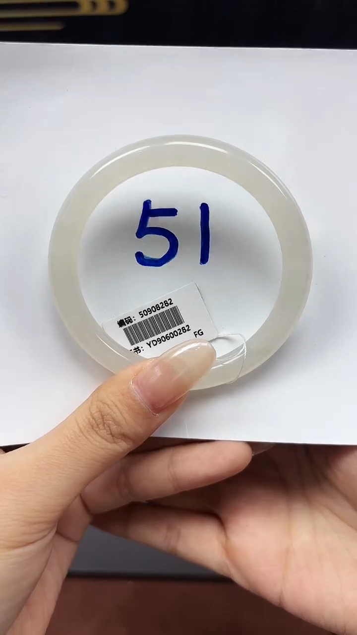 未镶嵌手镯和田玉8282