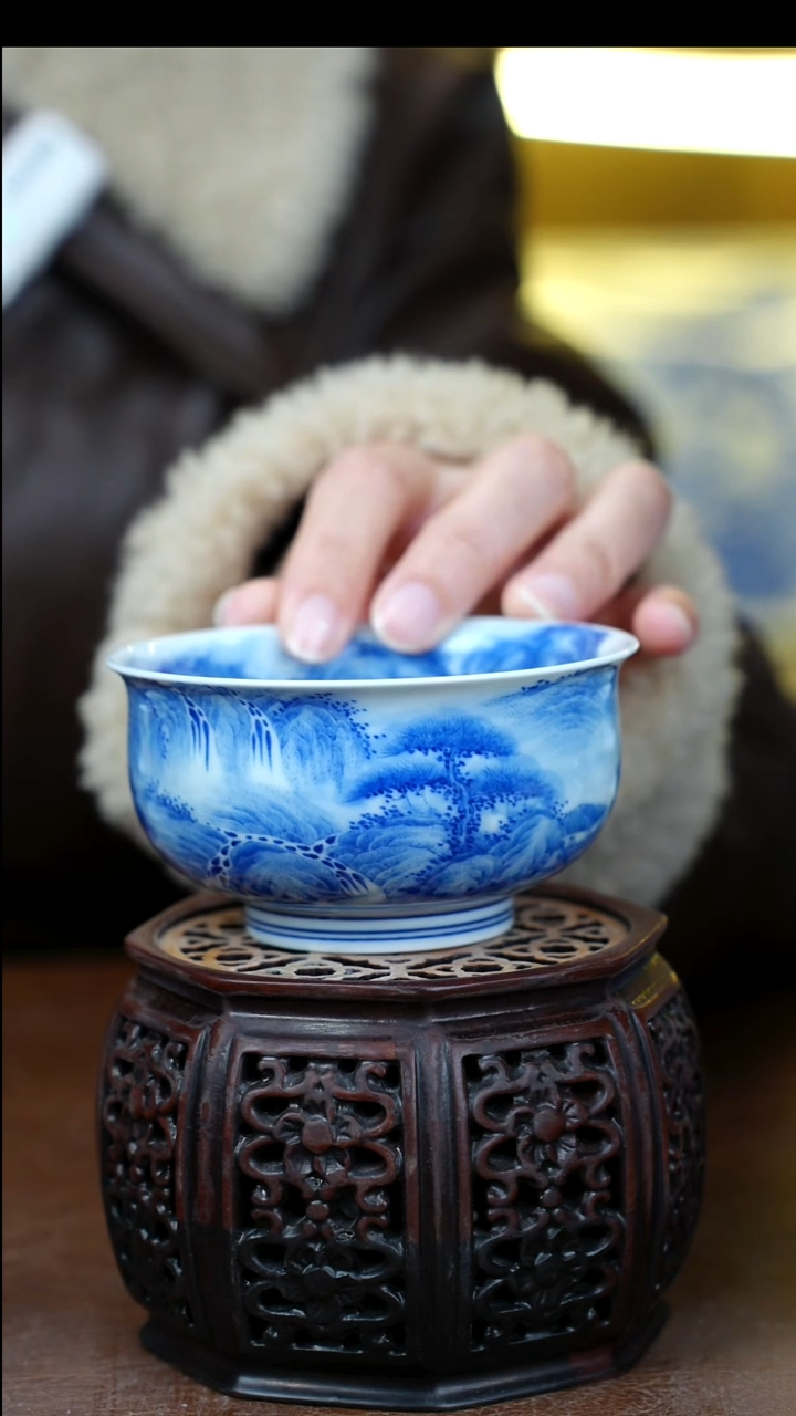 青花山水炉式杯一个