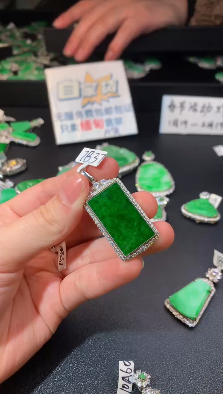 【闪购商品】翡翠颈饰银S925镶嵌翡翠