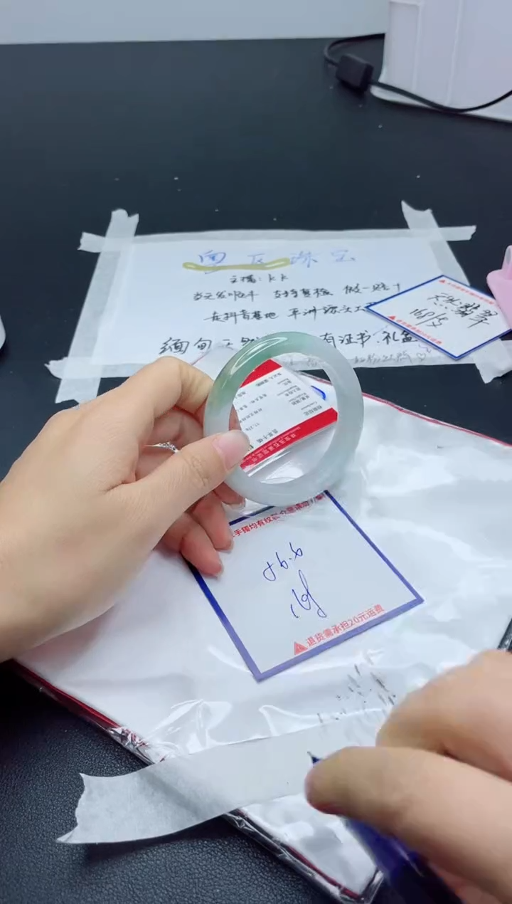 【闪购商品】翡翠手镯未镶嵌我