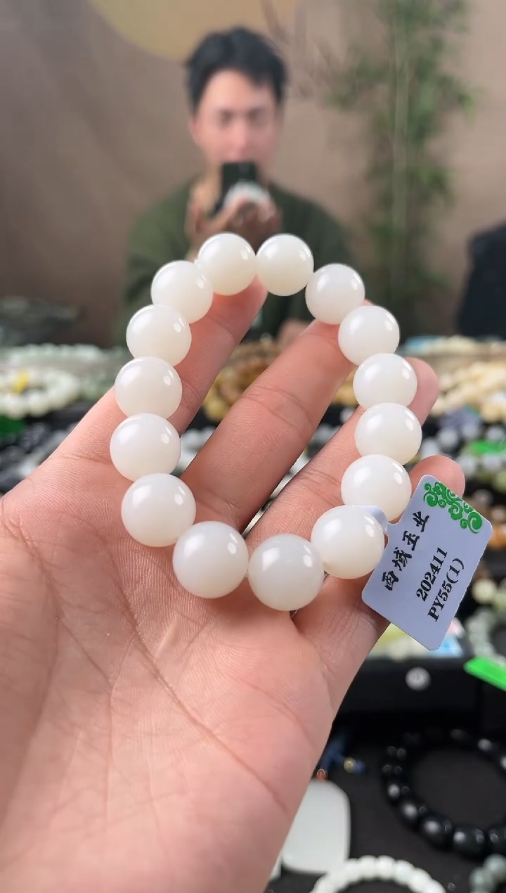 【闪购商品】和田玉手串未镶嵌和田黑山白玉手串卡14mm微色差