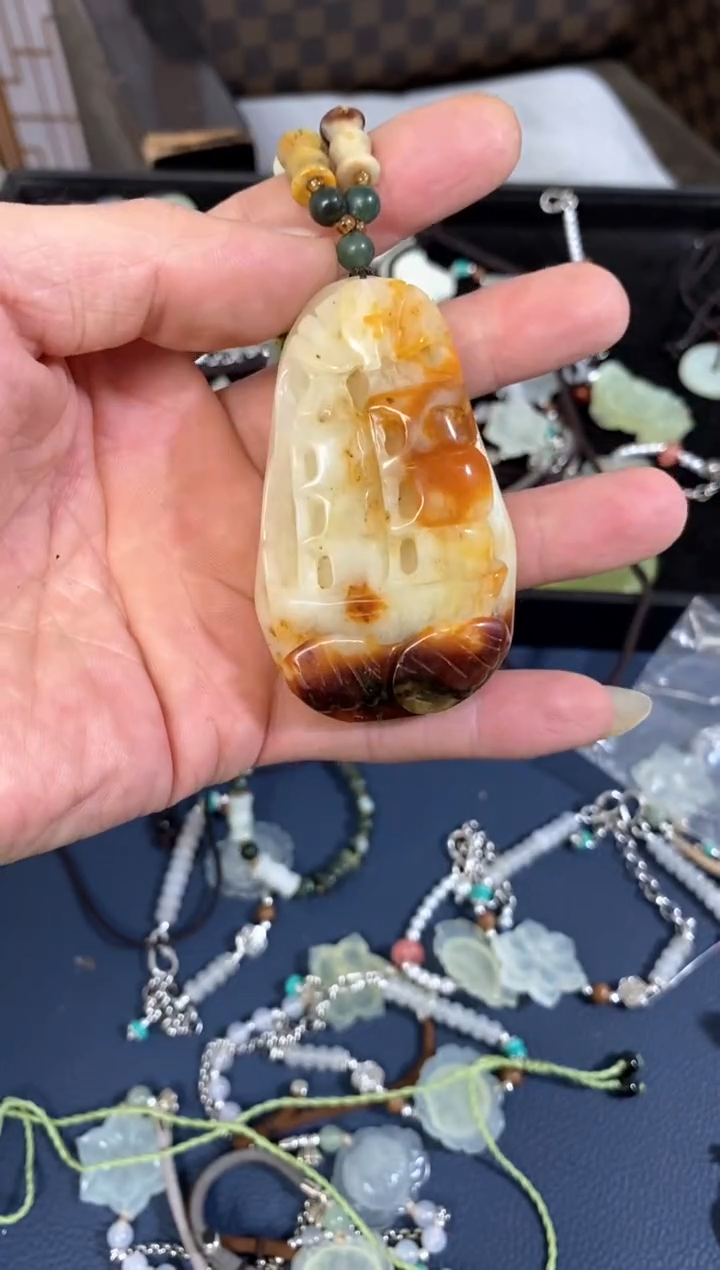 【闪购商品】蛇纹石玉颈饰未镶嵌岫玉