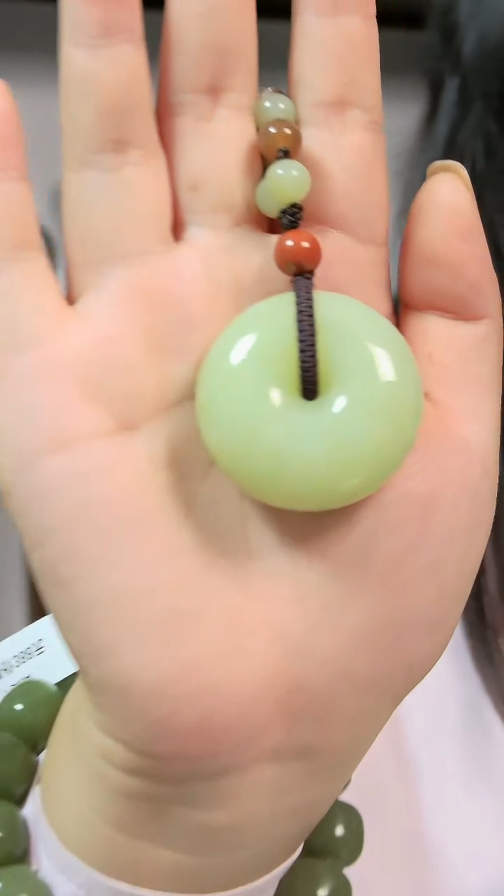 和田玉未镶嵌颈饰平安扣 