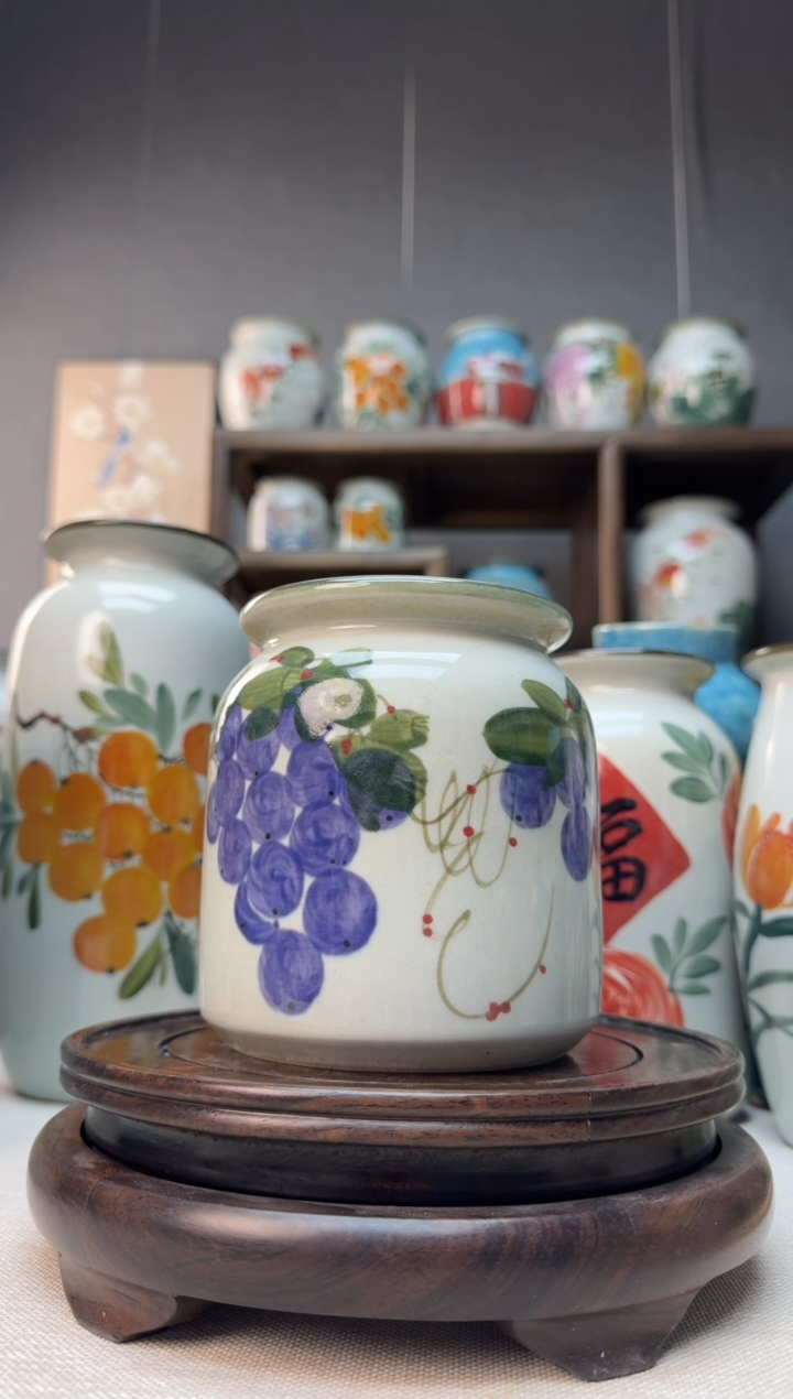 【闪购商品】瓶景德镇手绘陶瓷花瓶底部无孔高12口9左右