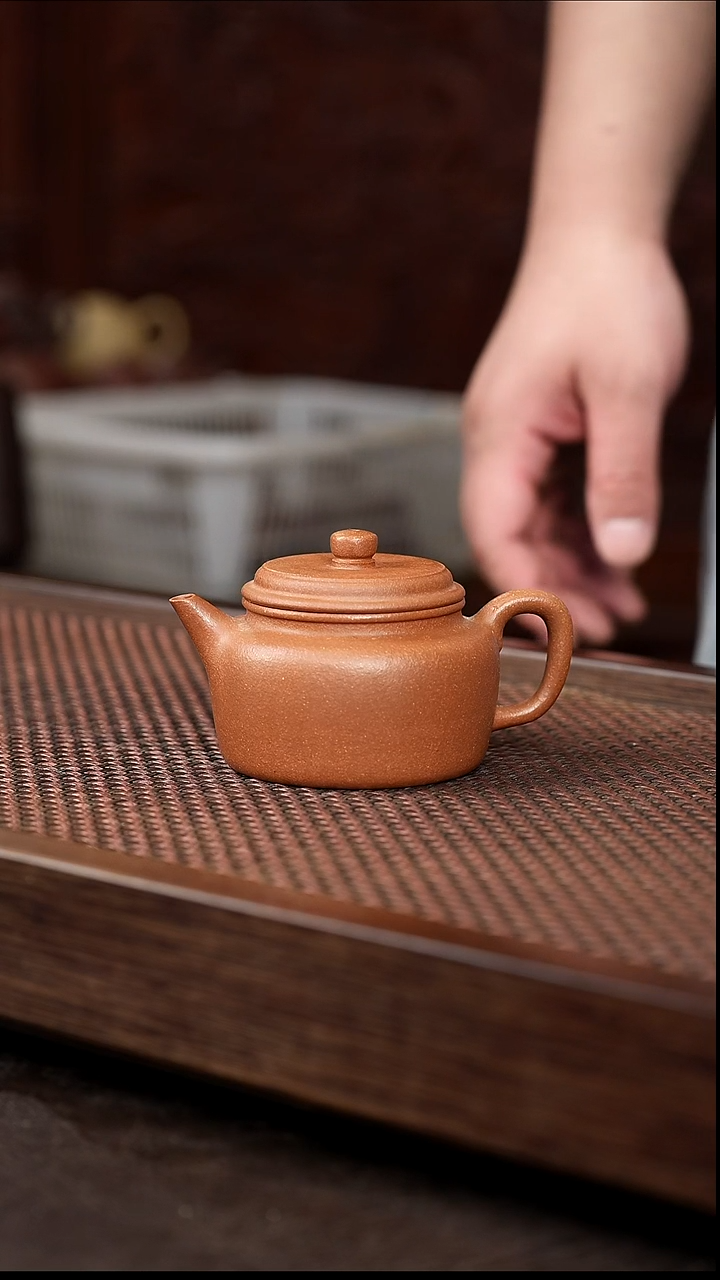 茶壶紫砂五彩泥剑流德中{微瑕}