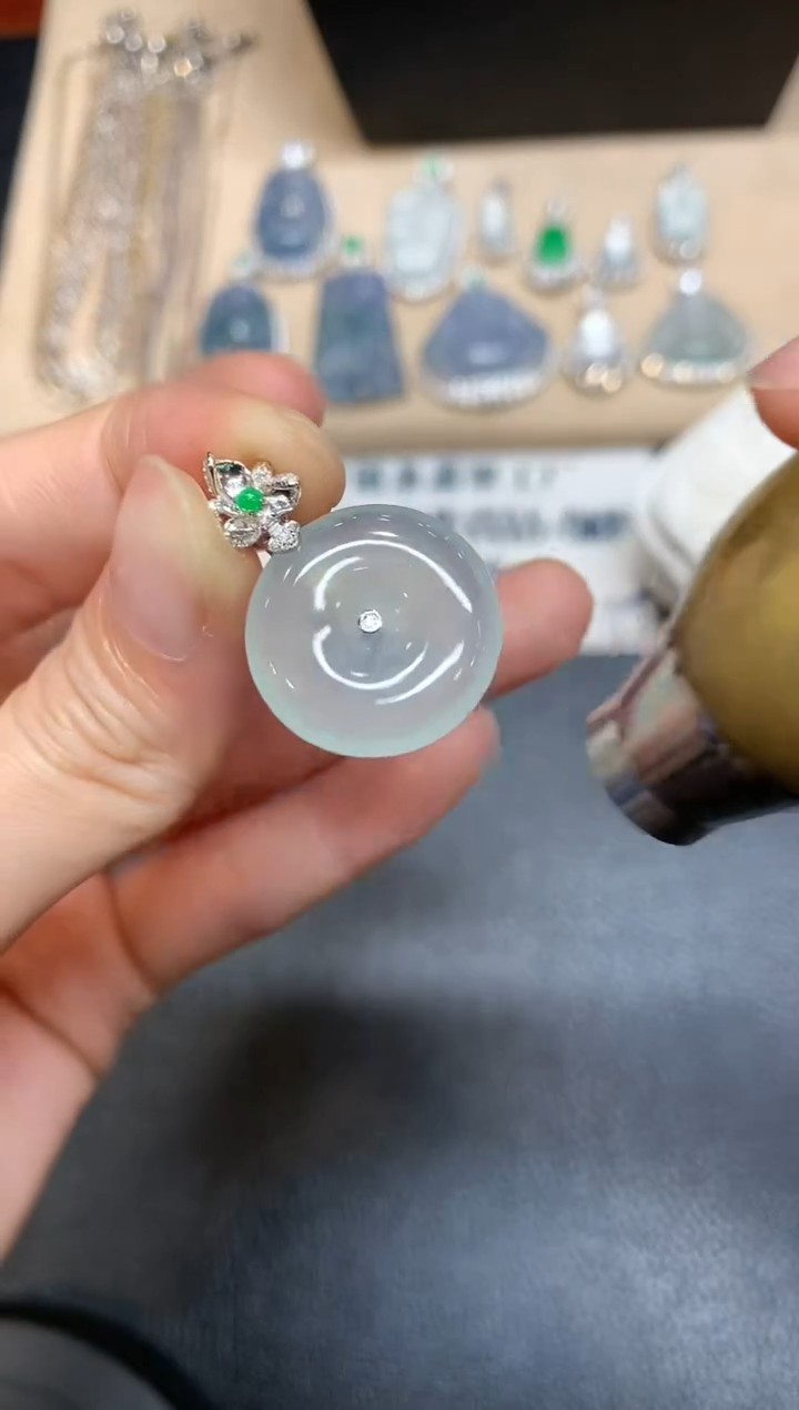 【闪购商品】翡翠吊坠(不含链)18K金镶嵌平安扣【无服务费