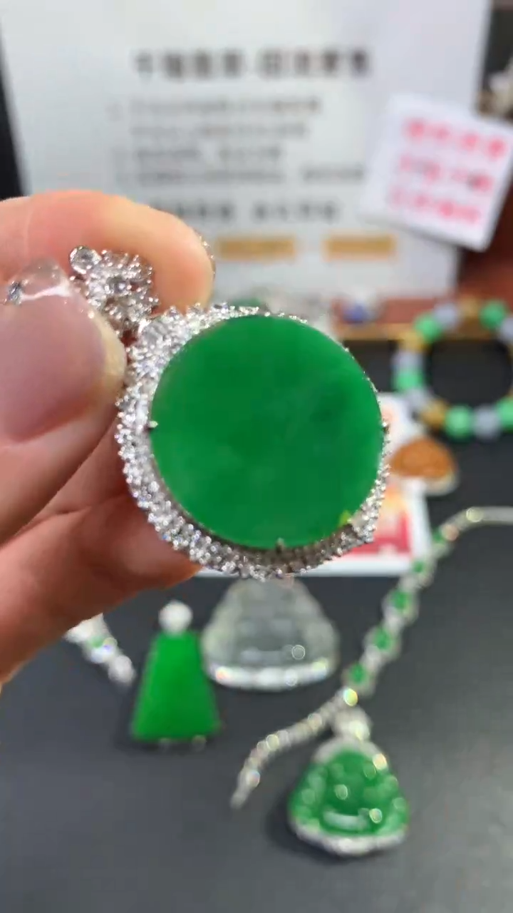 【闪购商品】翡翠吊坠(不含链)18K金镶嵌无事牌不退不换|16800+0