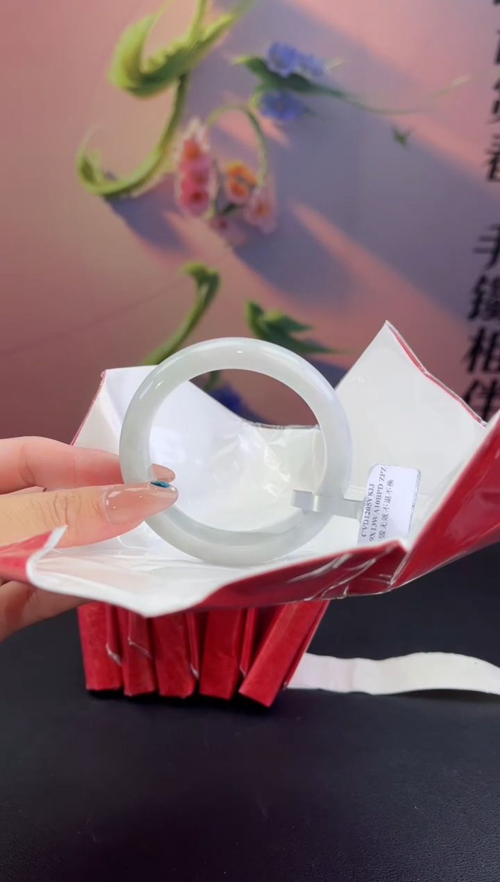 翡翠未镶嵌手镯3翡翠手镯(微瑕）