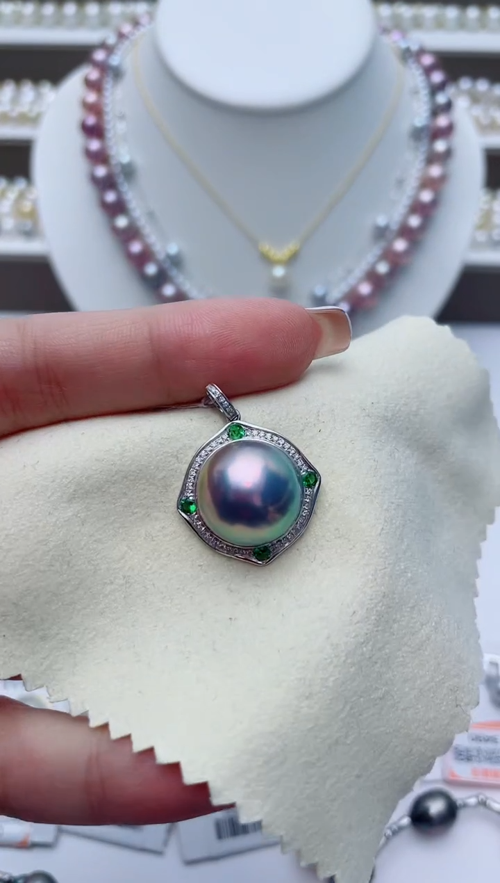 18K金镶嵌拼合珍珠（马贝珠）颈饰W110