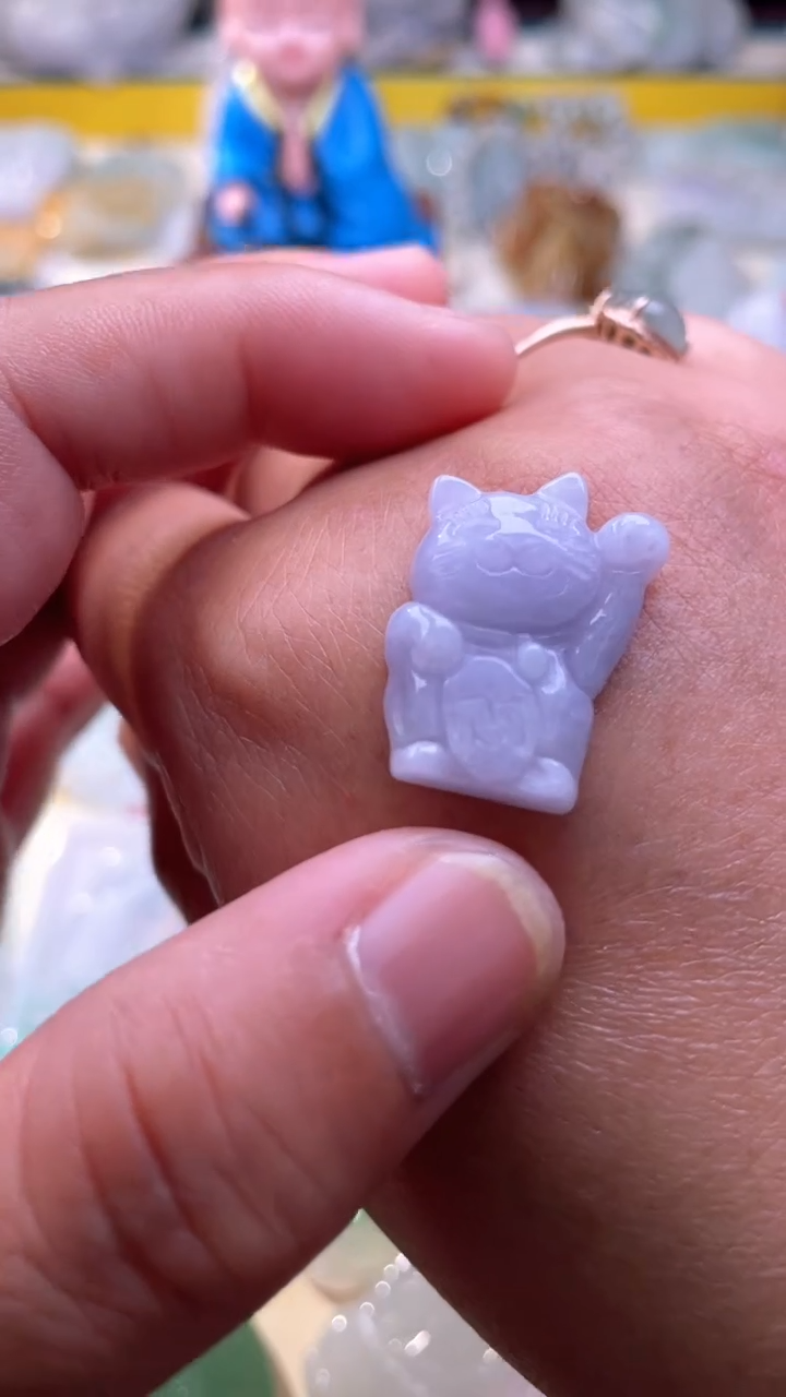 翡翠未镶嵌颈饰猫