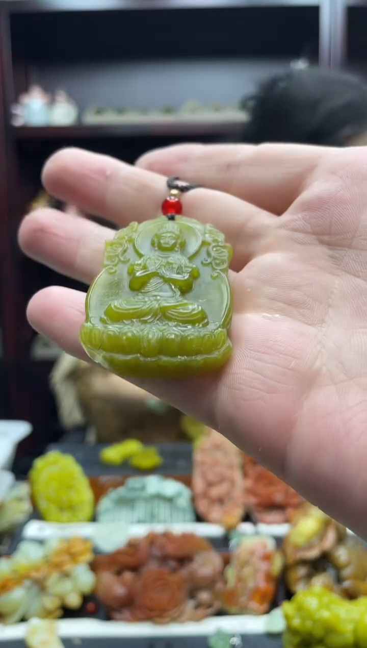 岫玉未镶嵌吊坠·