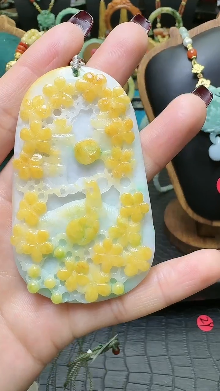 【闪购商品】翡翠颈饰未镶嵌特色黄加绿山水