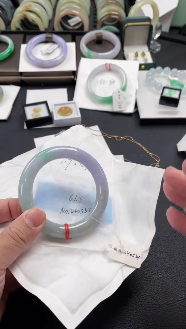 【闪购商品】翡翠手镯未镶嵌61.5圆条有纹