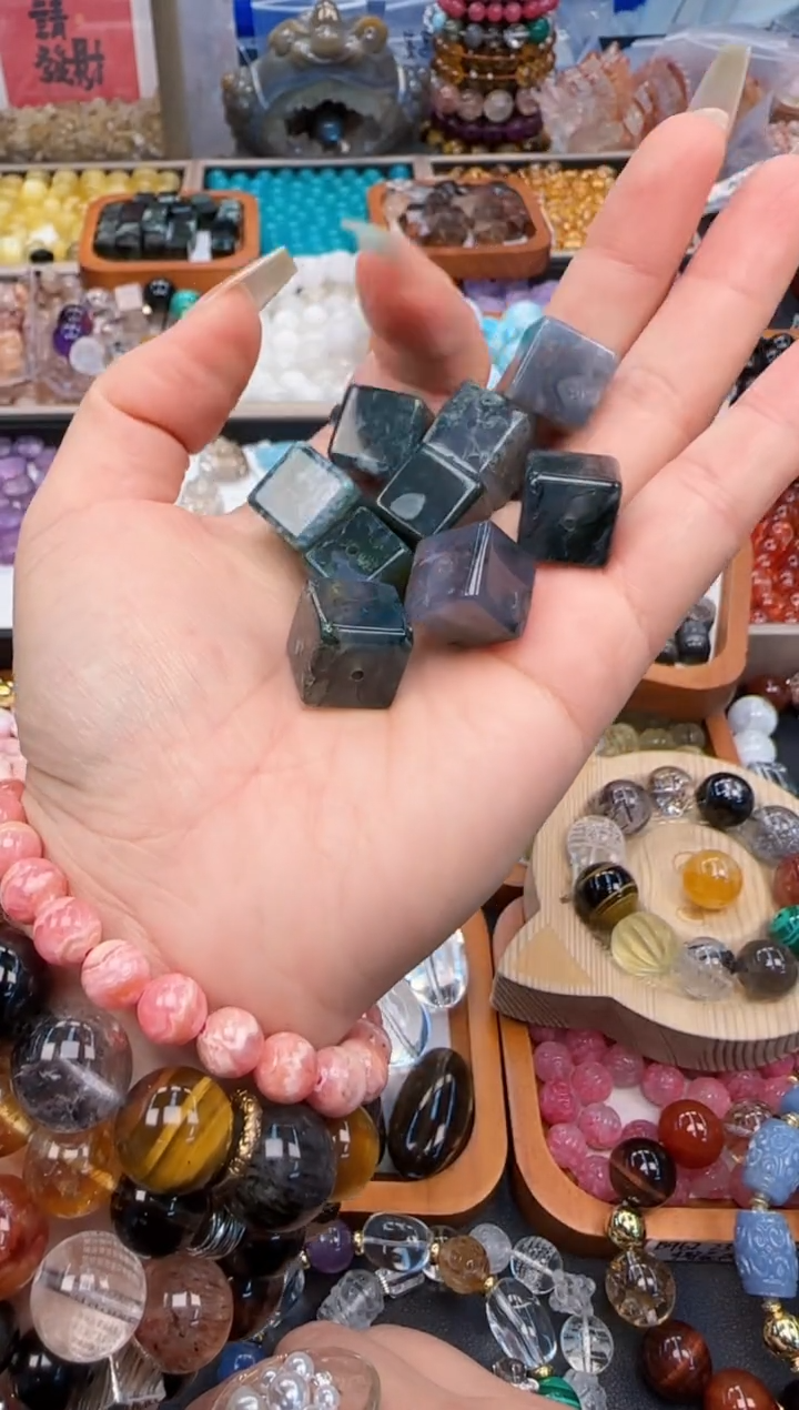 未镶嵌颈饰玛瑙/玉髓100a多样性发其一/12.8/1个